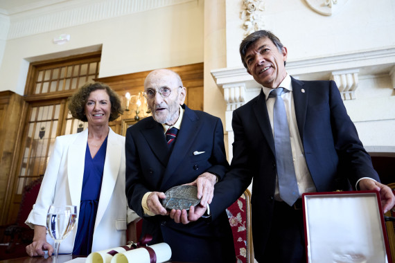 Álvaro Pombo ha recibido el XXXV Premio Menéndez Pelayo (foto: UIMP)