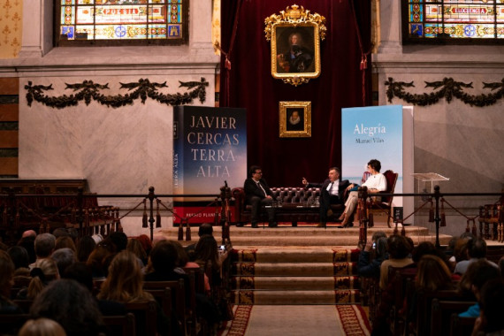 El ganador y el finalista de los premios Planeta 2019, en las «Tardes literarias» de la RAE (foto: RAE).